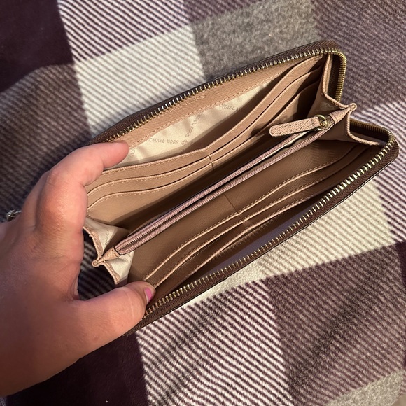 Michael Kors Jet Set Brown and Taupe Signature Zip Wallet - Picture 2 of 2